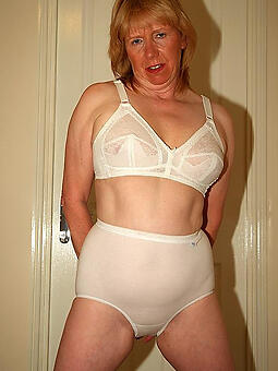 mature lady thither undergarments