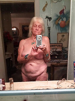 nude elder lass selfshot photos