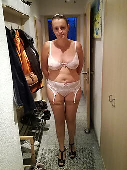 absolute sexy mom in lingerie hot pics
