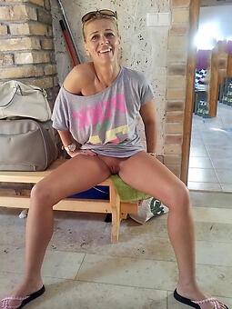 sexies mature lady does unclad shoots