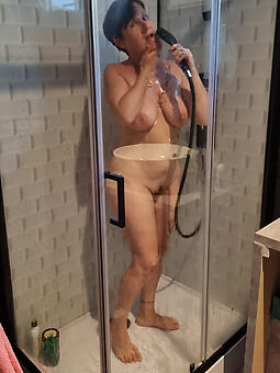 UK defoliate laddie all round shower unconforming porn pics