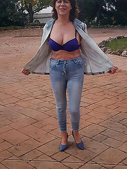 hot mom involving jeans does denuded shoots