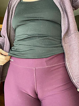 appealing cameltoe moms free porn pics
