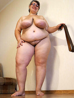 chunky mature nurturer showing her uncomplicated tits